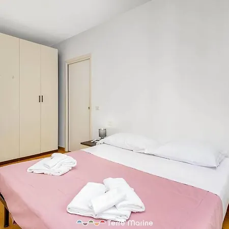 Apartment Stop *